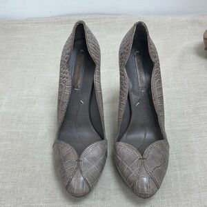 BCBG MAXAZRIA Elegant Gray Crocodile Pattern Heels